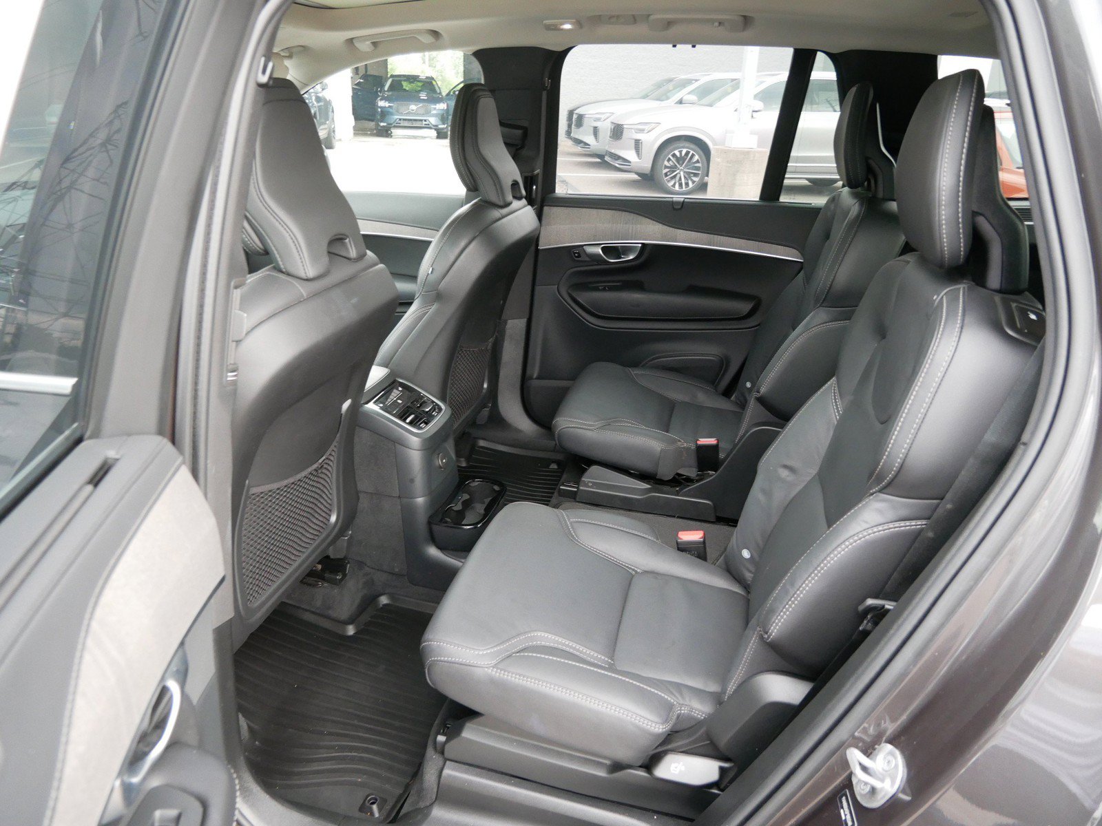 Certified 2023 Volvo XC90 T8 Ultimate w/ Protection Package Premier AWD/4WD image 11