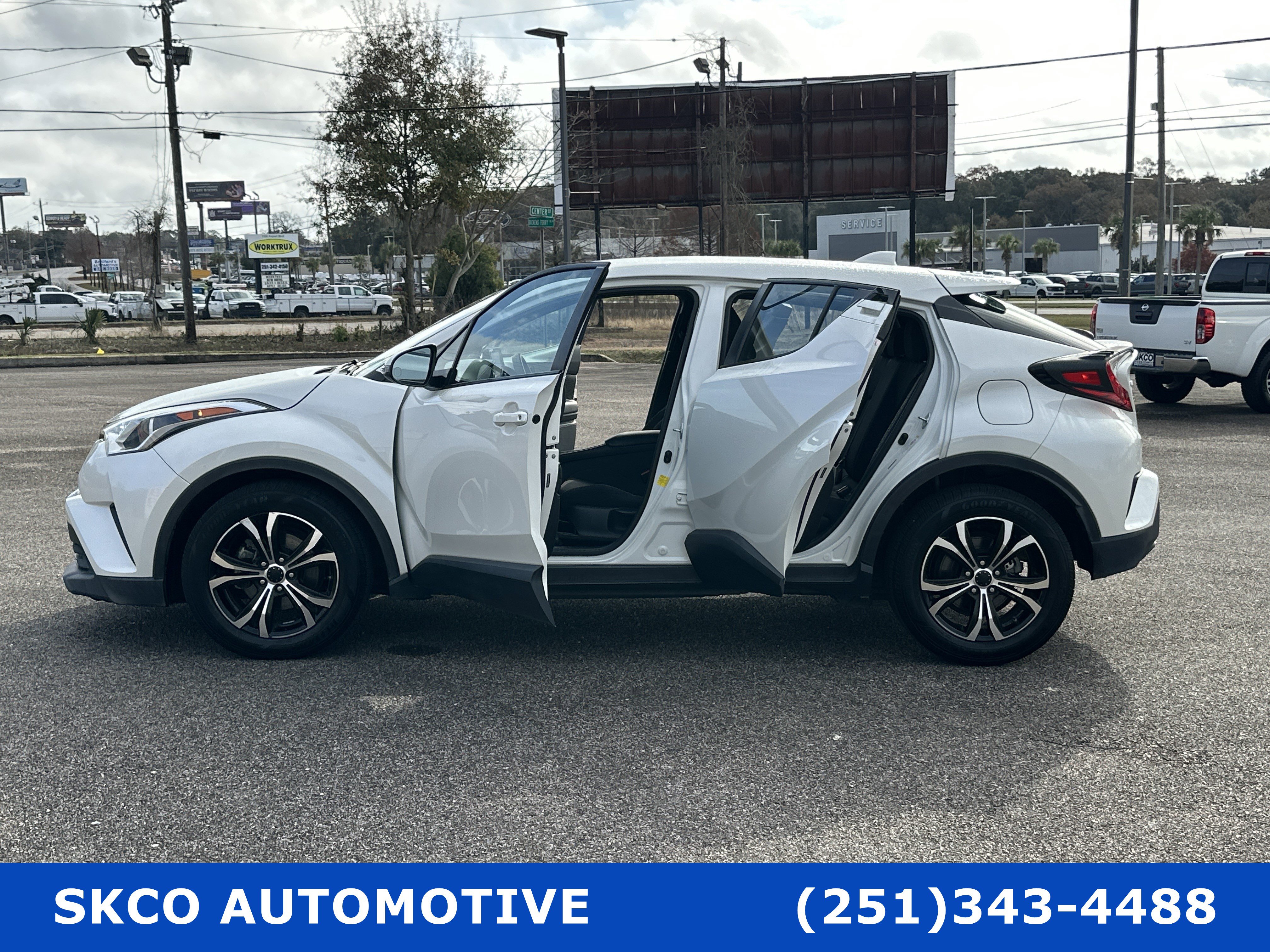 Used 2019 Toyota C-HR LE image 31