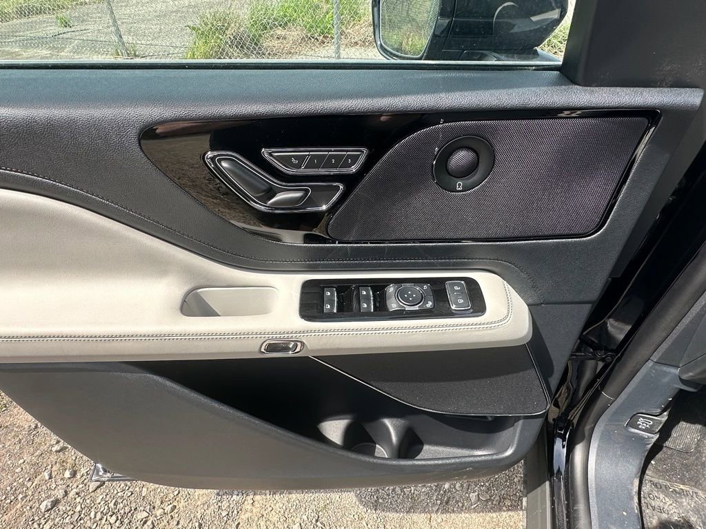 New 2026 Lincoln Aviator Reserve w/ Illumination Package AWD/4WD image 18