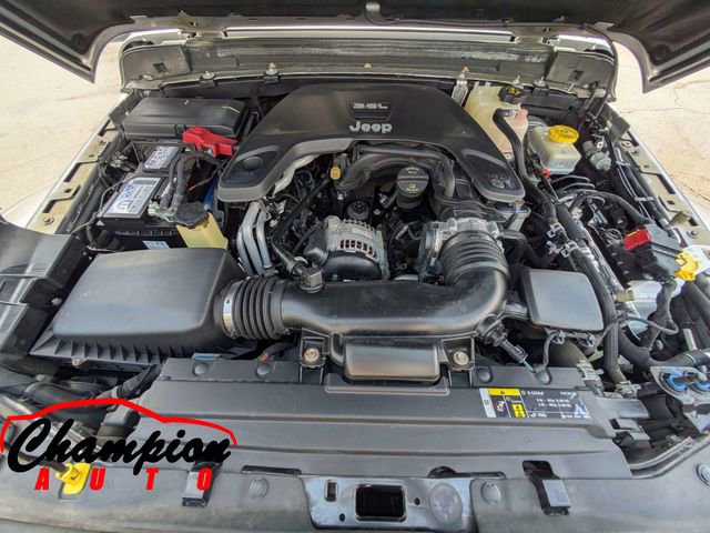 Used 2018 Jeep Wrangler Unlimited Sahara AWD/4WD image 16