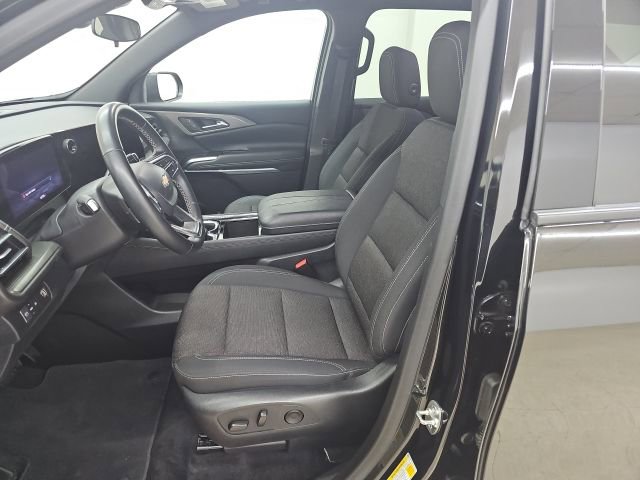 Used 2025 Chevrolet Traverse LT image 4