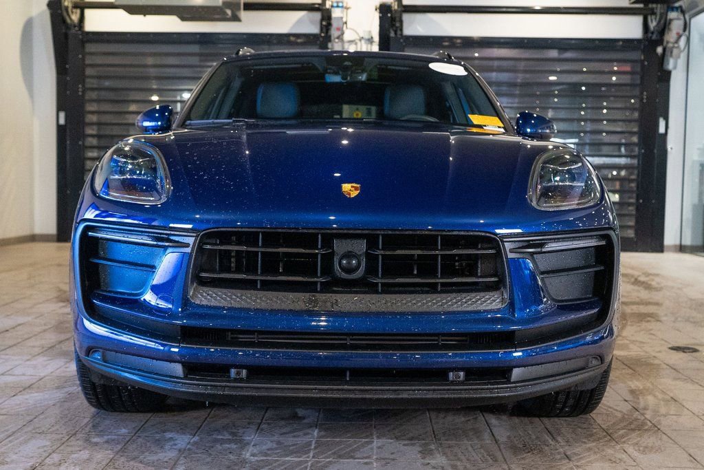 Certified 2025 Porsche Macan image 6