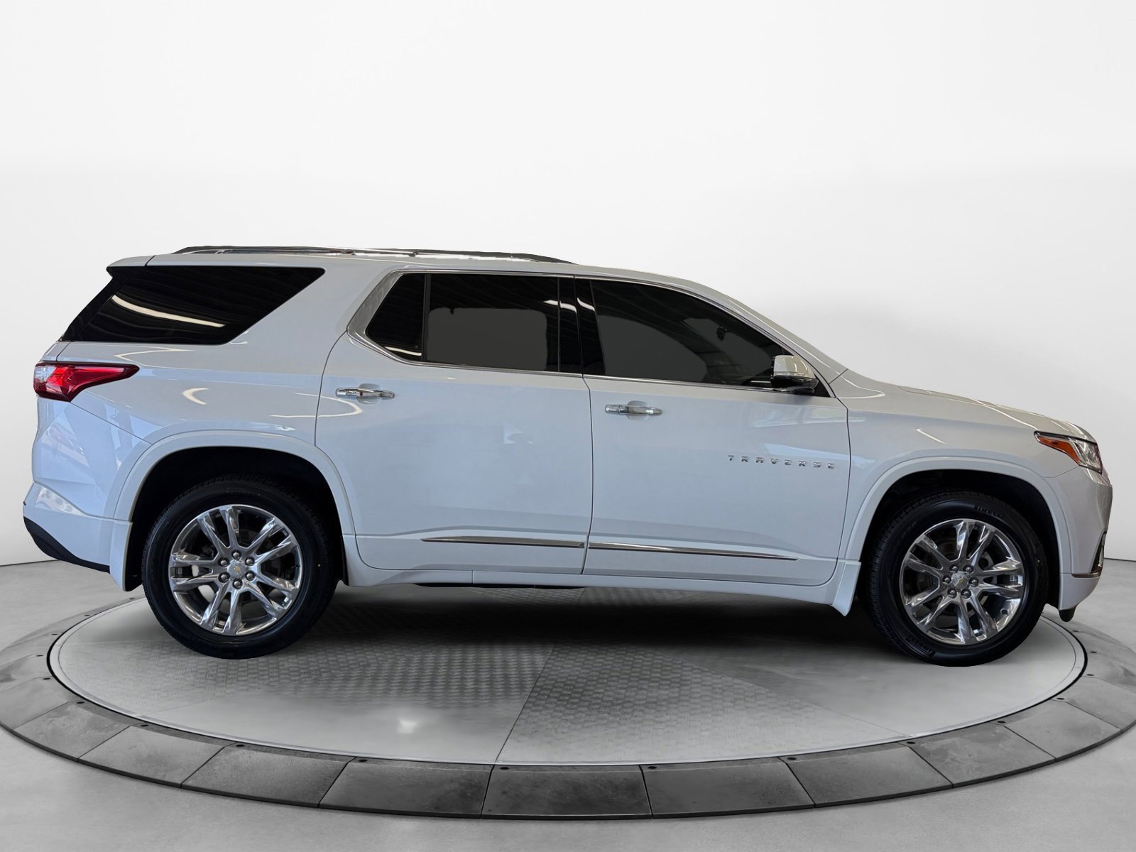 Used 2020 Chevrolet Traverse High Country w/ LPO, Floor Liner Package AWD/4WD image 2