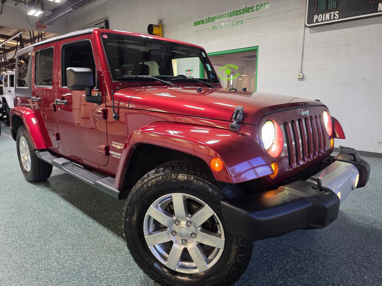 Used 2012 Jeep Wrangler Unlimited Sahara w/ Max Tow Pkg AWD/4WD image 14