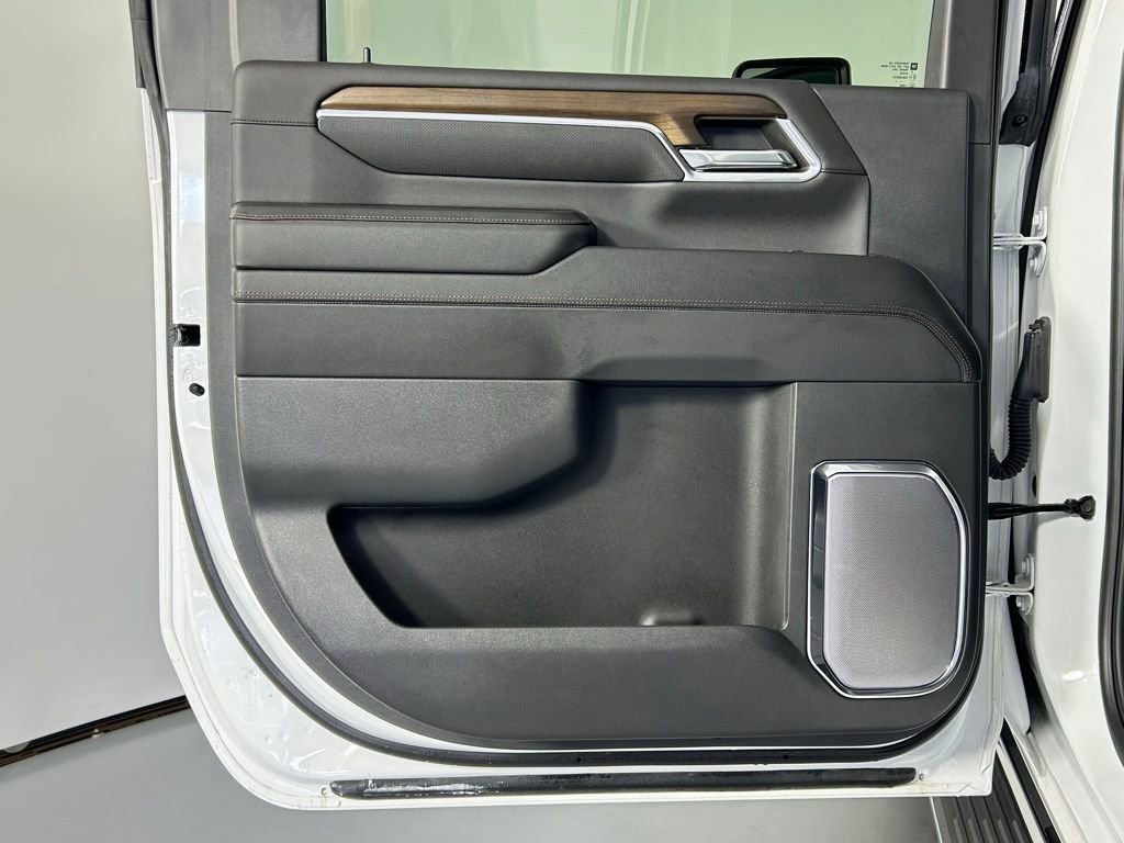 Used 2024 Chevrolet Silverado 2500 High Country w/ High Country Premium Package image 16