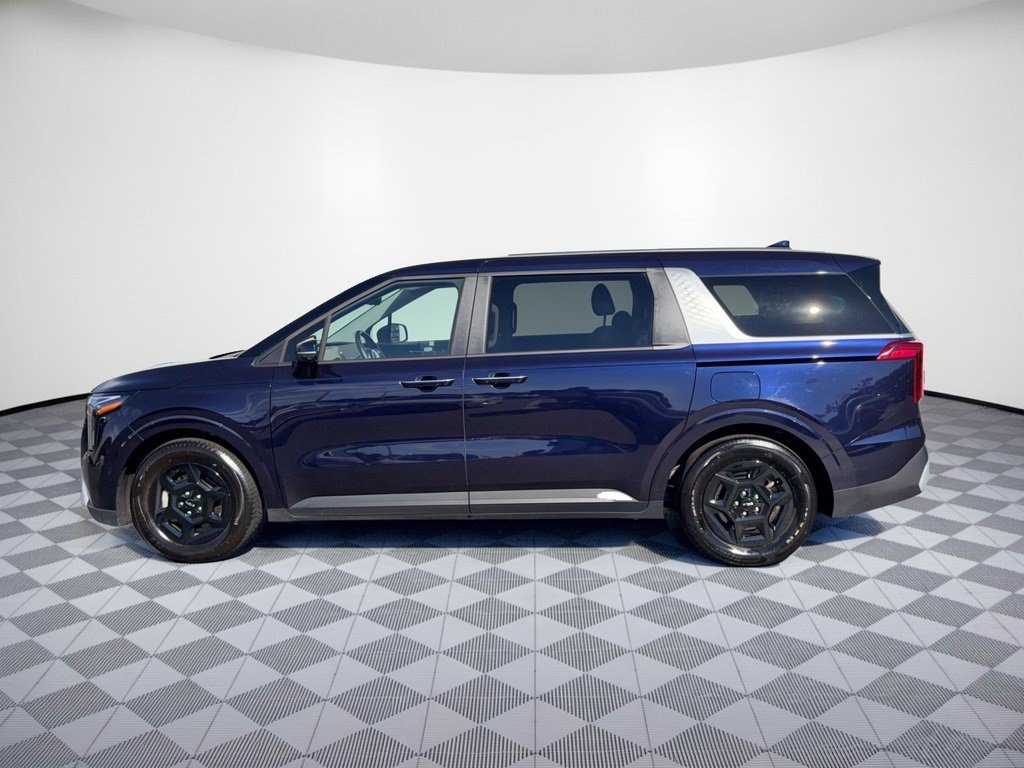Used 2026 Kia Carnival FWD image 2