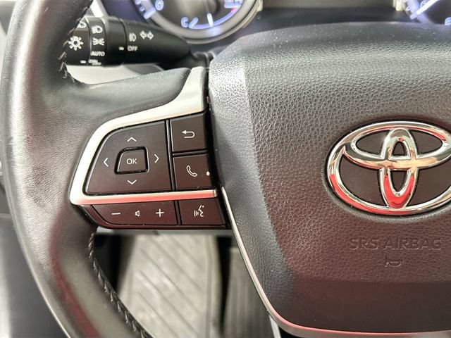 Used 2023 Toyota Highlander XLE AWD/4WD image 21