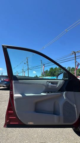 Used 2017 Toyota Camry XLE FWD image 9