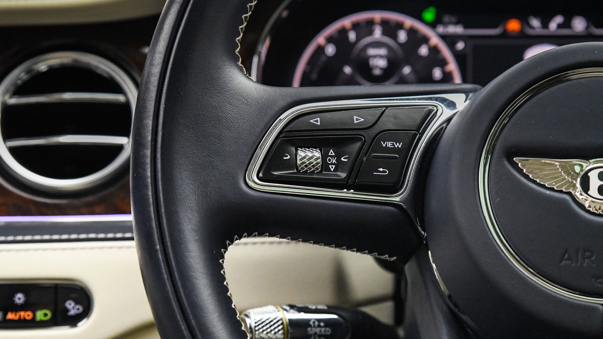 Certified 2024 Bentley Flying Spur Mulliner image 35