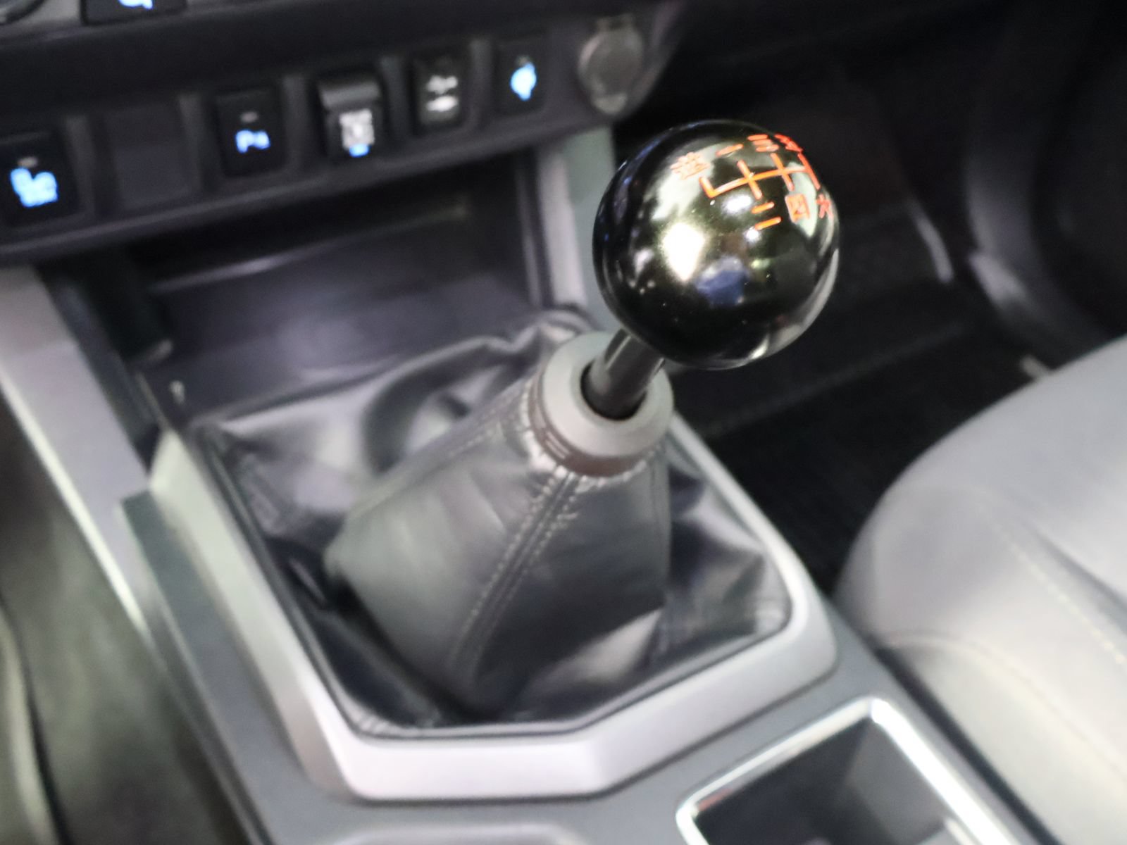 Used 2019 Toyota Tacoma TRD Off-Road w/ Technology Package AWD/4WD image 32