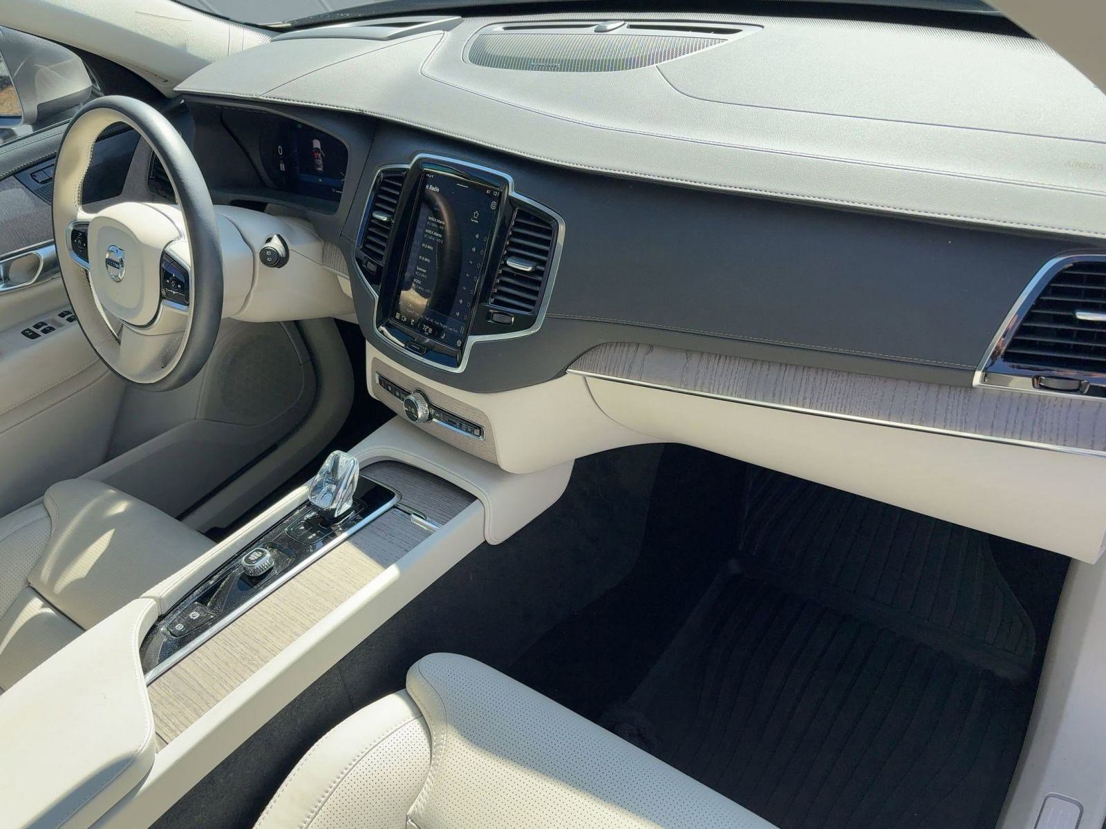 Certified 2024 Volvo XC90 B6 Ultimate w/ Protection Package Premier image 31