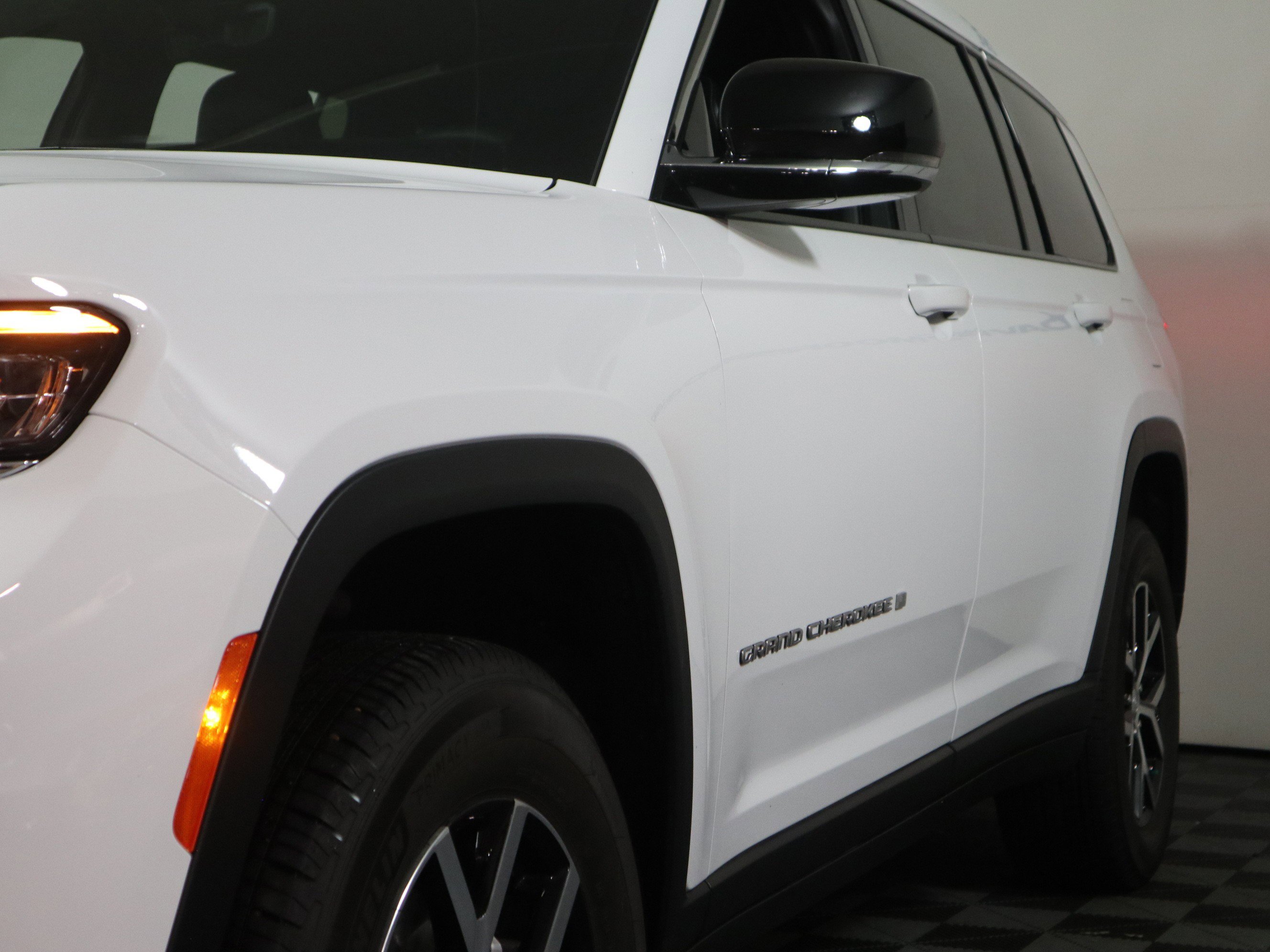 Used 2025 Jeep Grand Cherokee L Limited w/ Trailer Tow Package image 12