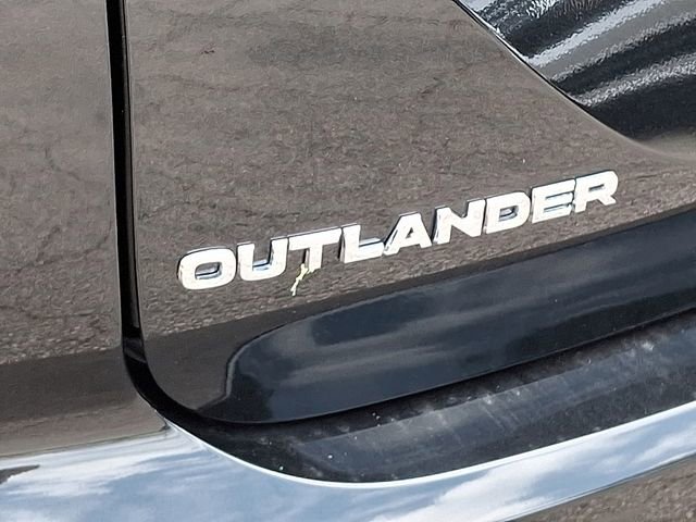 New 2025 Mitsubishi Outlander SE image 15