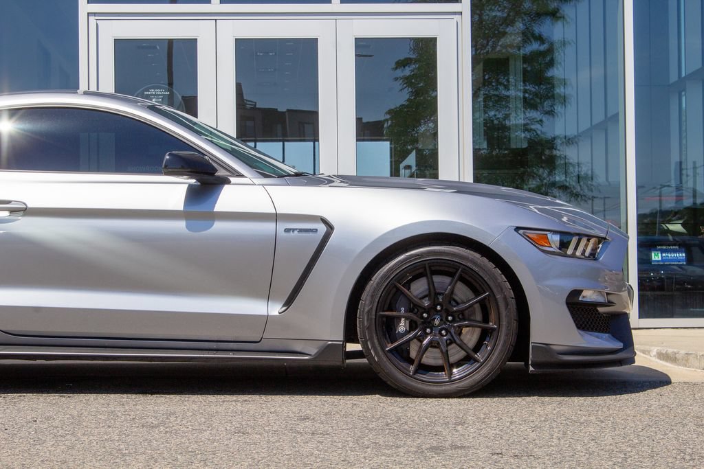 Used 2020 Ford Mustang Shelby GT350 w/ Technology Package RWD image 5