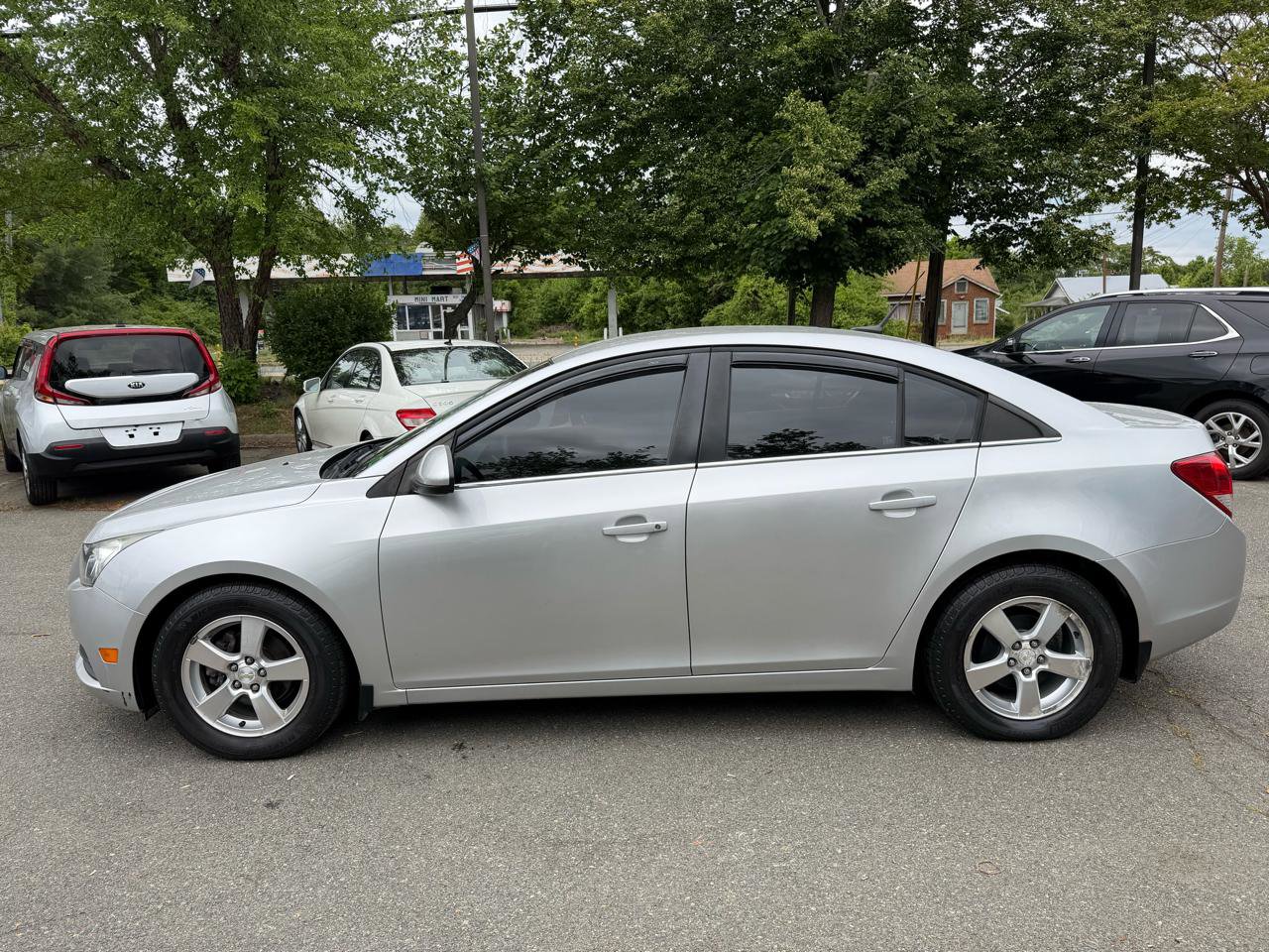 Used 2013 Chevrolet Cruze LT FWD image 2