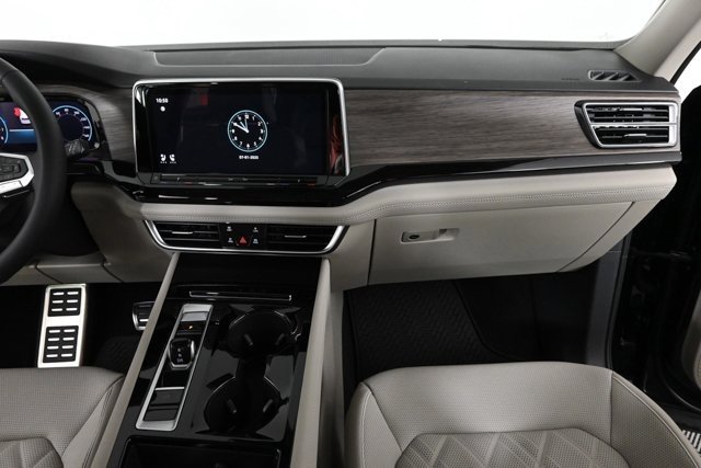 New 2025 Volkswagen Atlas SEL Premium R-Line image 18