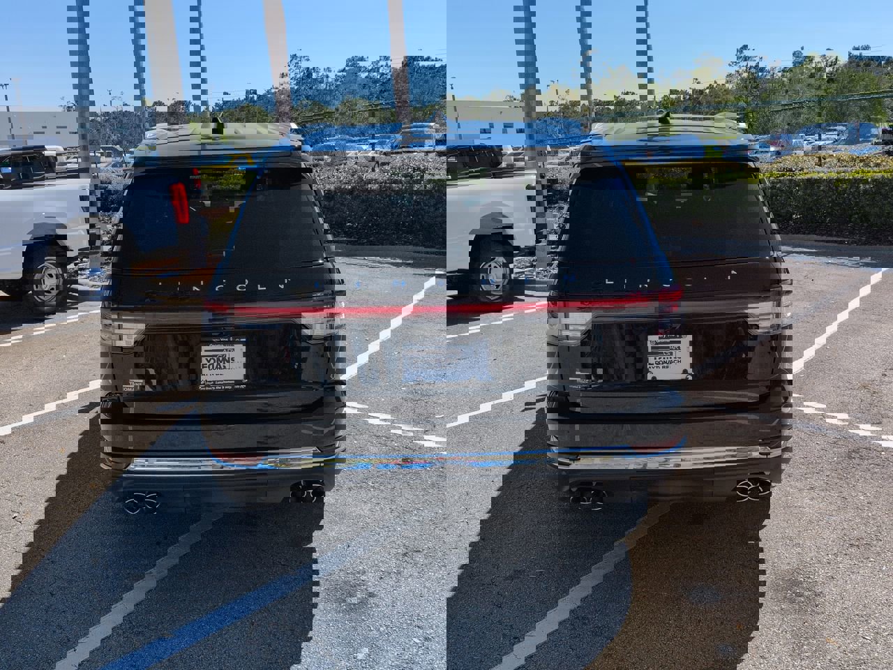 Certified 2025 Lincoln Aviator Reserve w/ Equipment Group 201A image 5