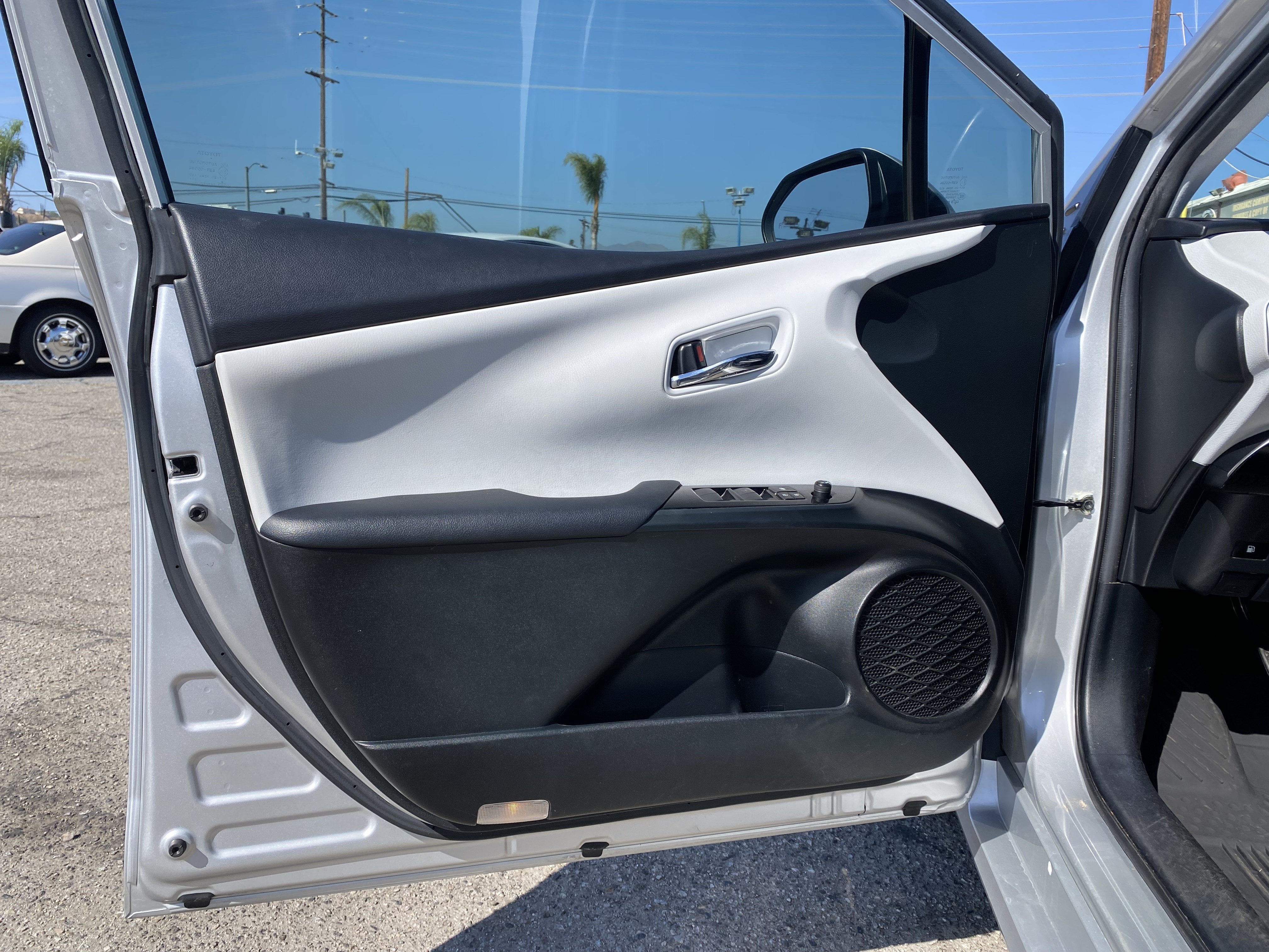 Used 2022 Toyota Prius XLE w/ Advanced Technology Package FWD image 15