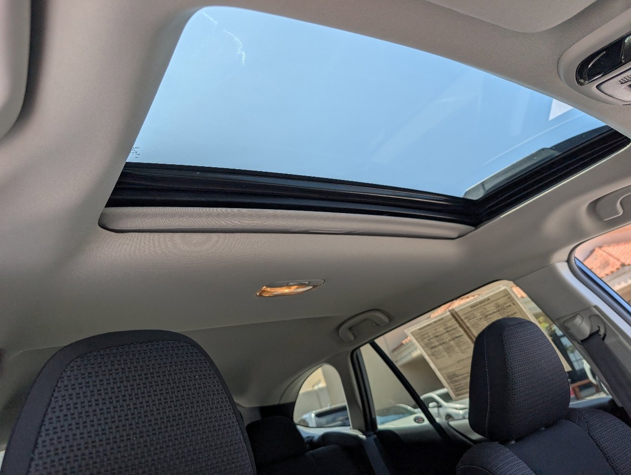 Used 2022 Subaru Outback Premium AWD/4WD image 3