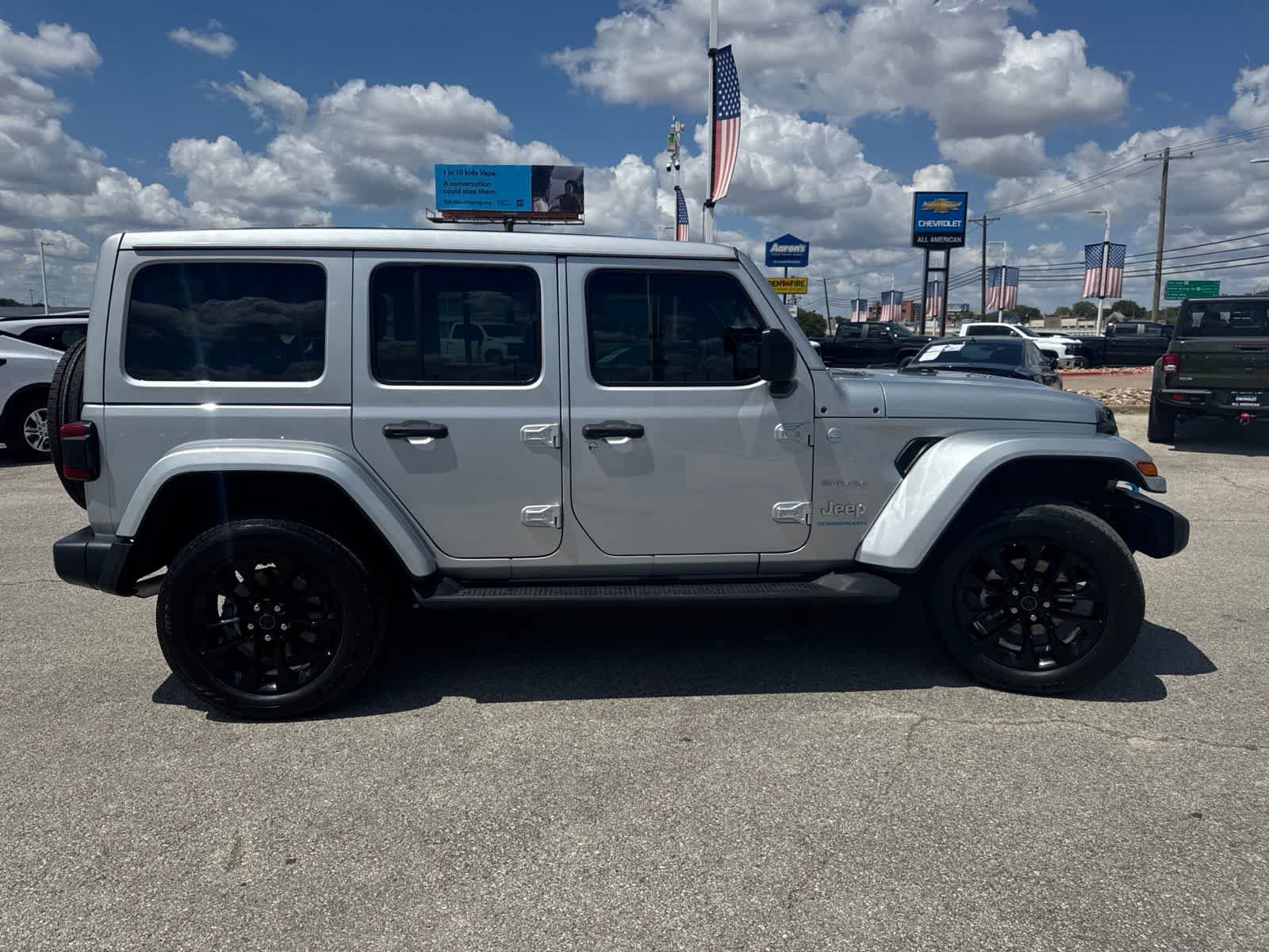 Used 2024 Jeep Wrangler Unlimited Sahara w/ Technology Group AWD/4WD image 7