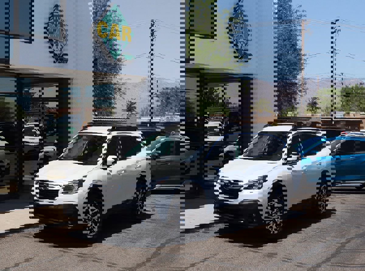 Used 2022 Subaru Outback Premium image 2