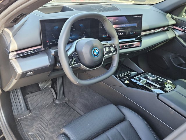Used 2025 BMW i5 eDrive40i w/ Premium Package image 10
