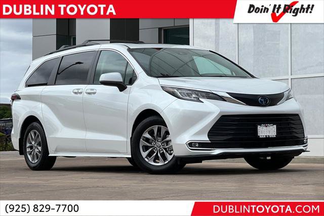 Certified 2022 Toyota Sienna XLE