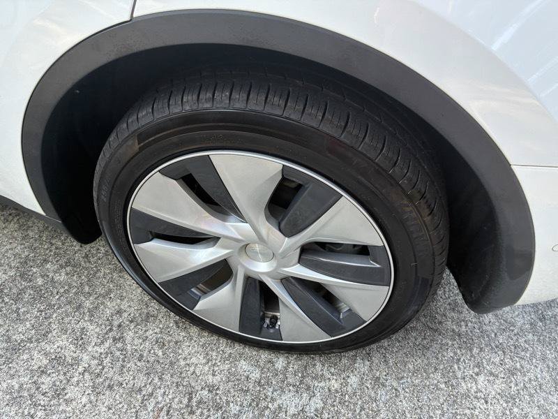 Used 2022 Tesla Model Y Long Range AWD/4WD image 30