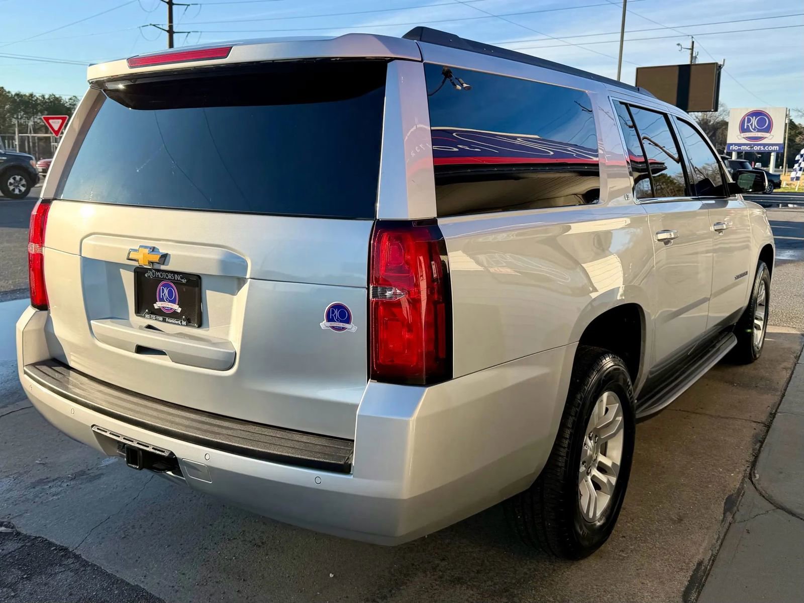 Used 2018 Chevrolet Suburban LT image 4