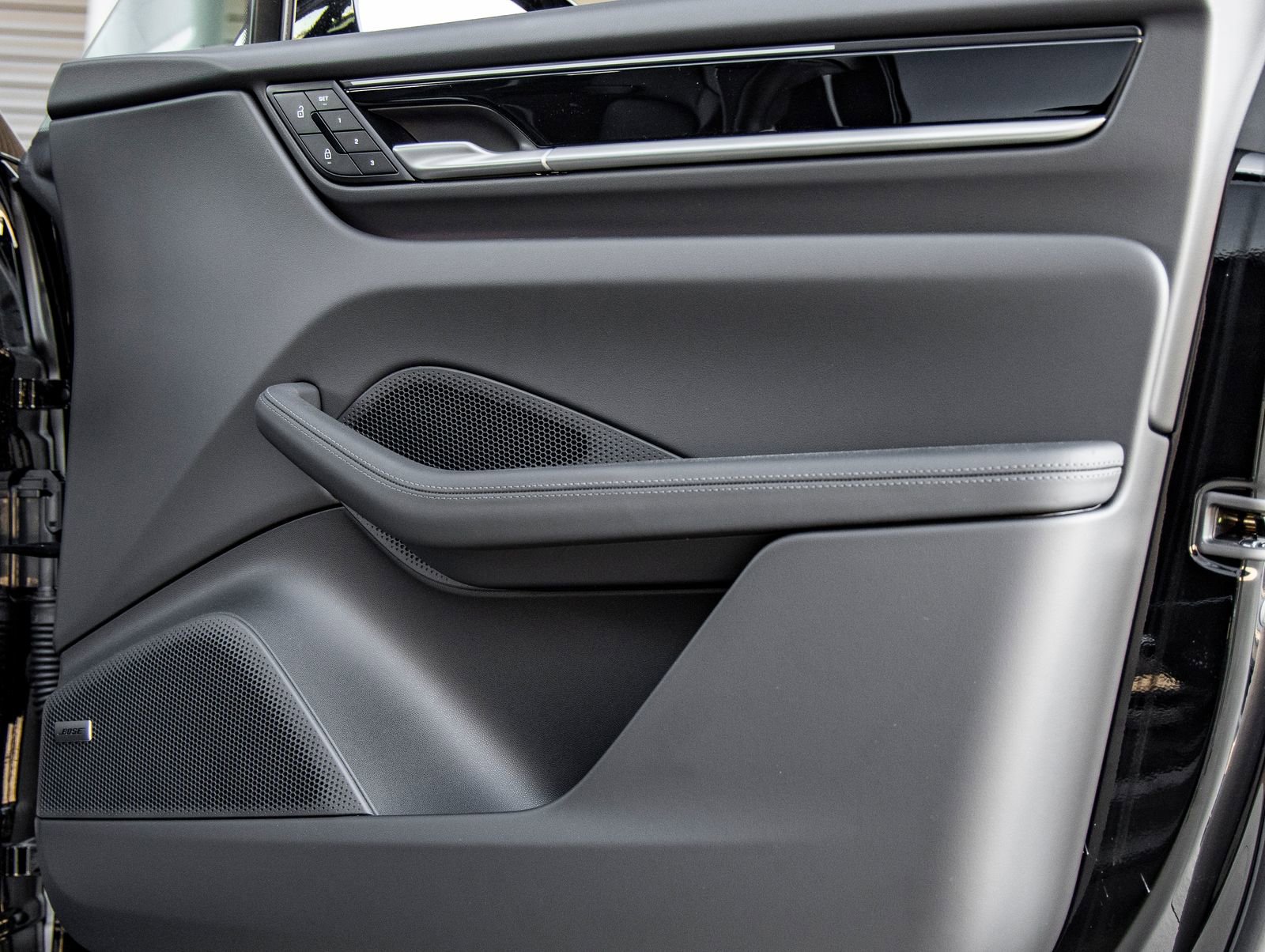 Used 2025 Porsche Macan Electric image 40