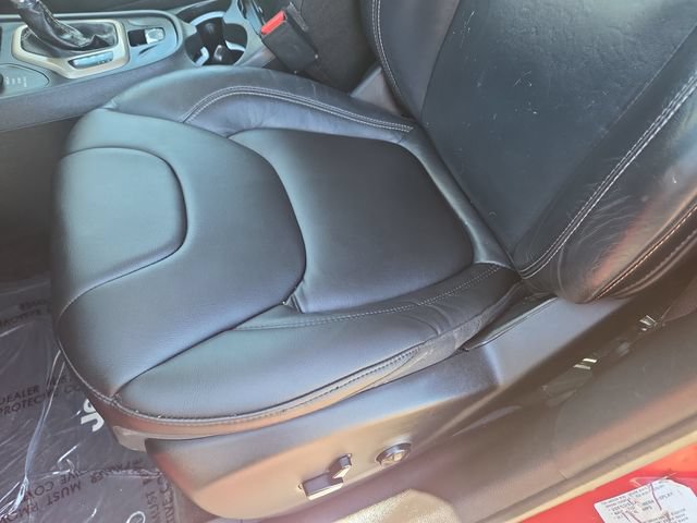 Used 2015 Jeep Cherokee Limited w/ Technology Group AWD/4WD image 29