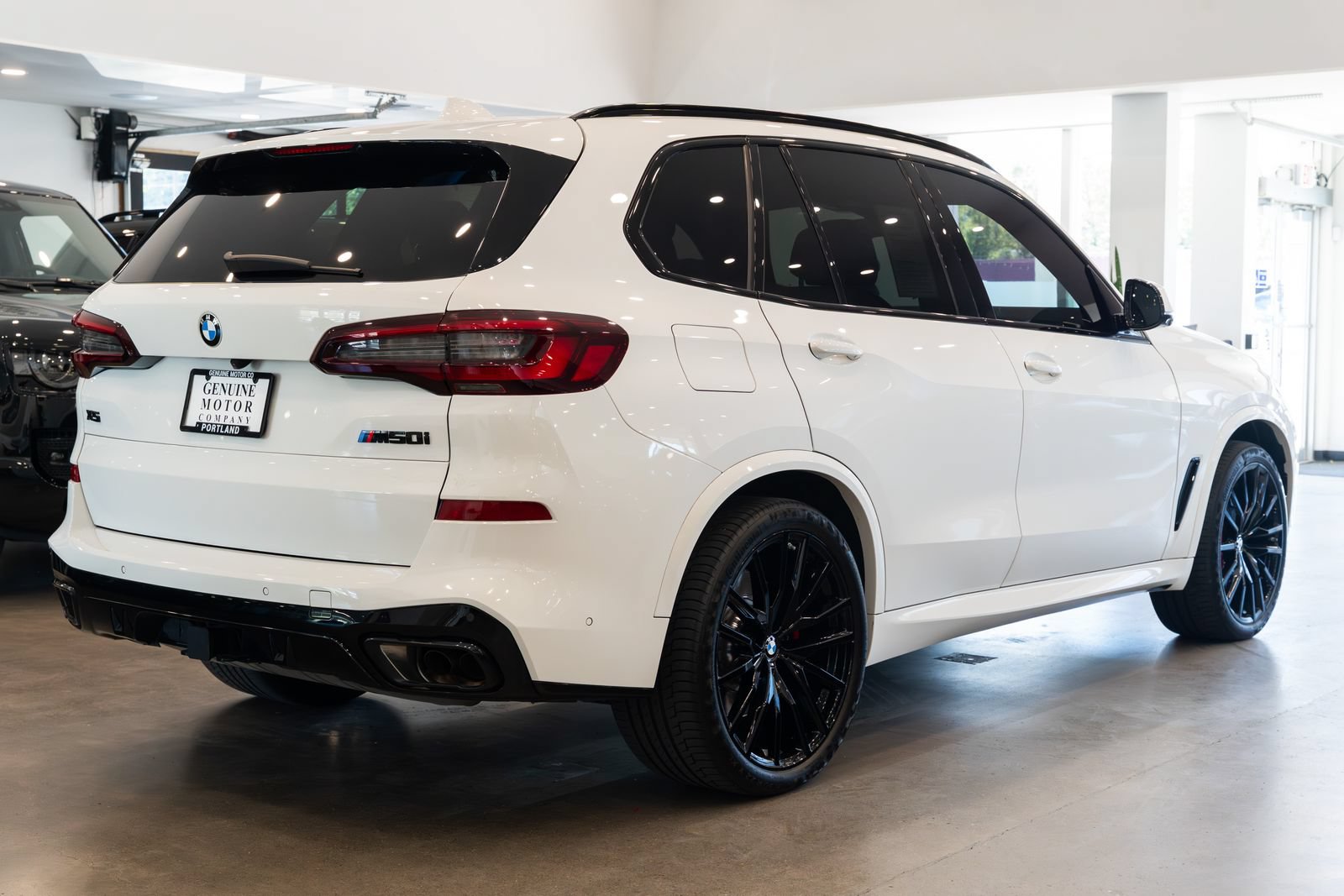 Used 2023 BMW X5 M50i w/ Executive Package AWD/4WD image 4