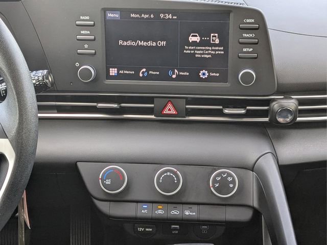 Used 2024 Hyundai Elantra SE FWD image 19