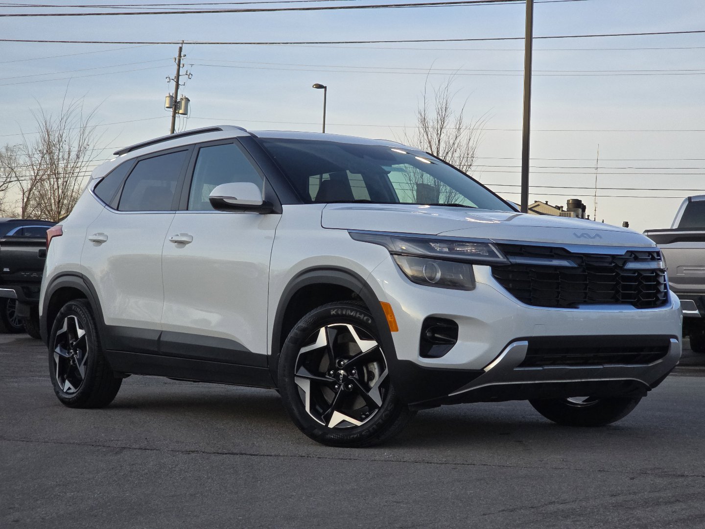 Used 2024 Kia Seltos EX image 2