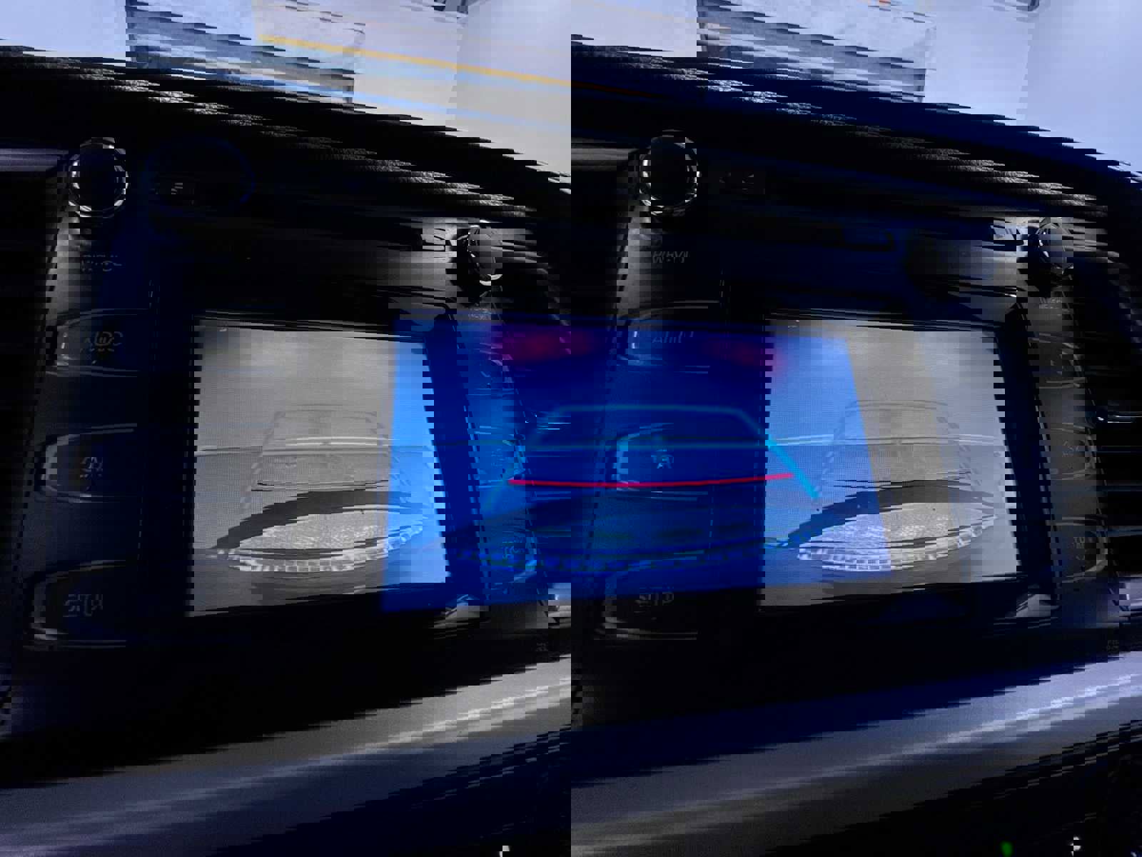 Used 2018 Toyota Highlander LE image 27