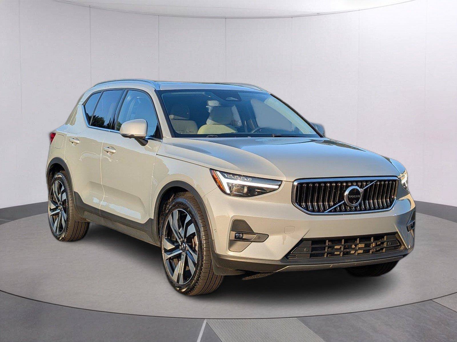 Used 2024 Volvo XC40 B5 Plus w/ Protection Package Premier AWD/4WD image 9