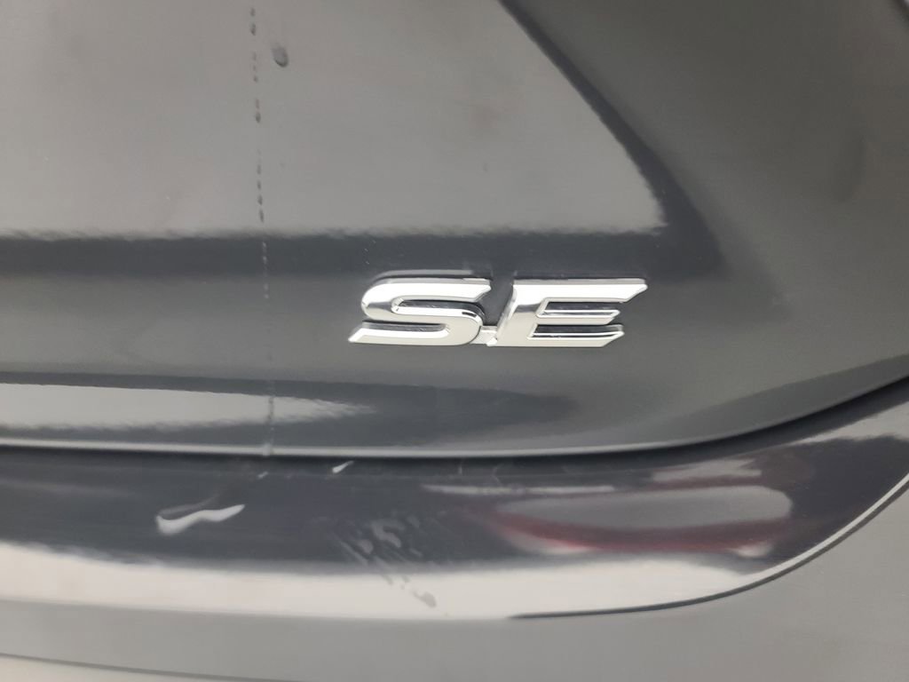 Used 2025 Toyota Camry SE image 11