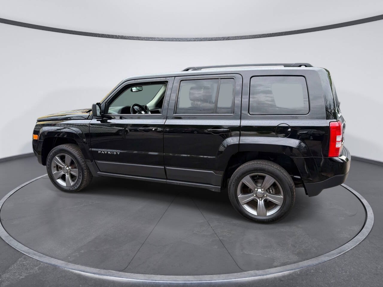 Used 2015 Jeep Patriot High Altitude AWD/4WD image 3