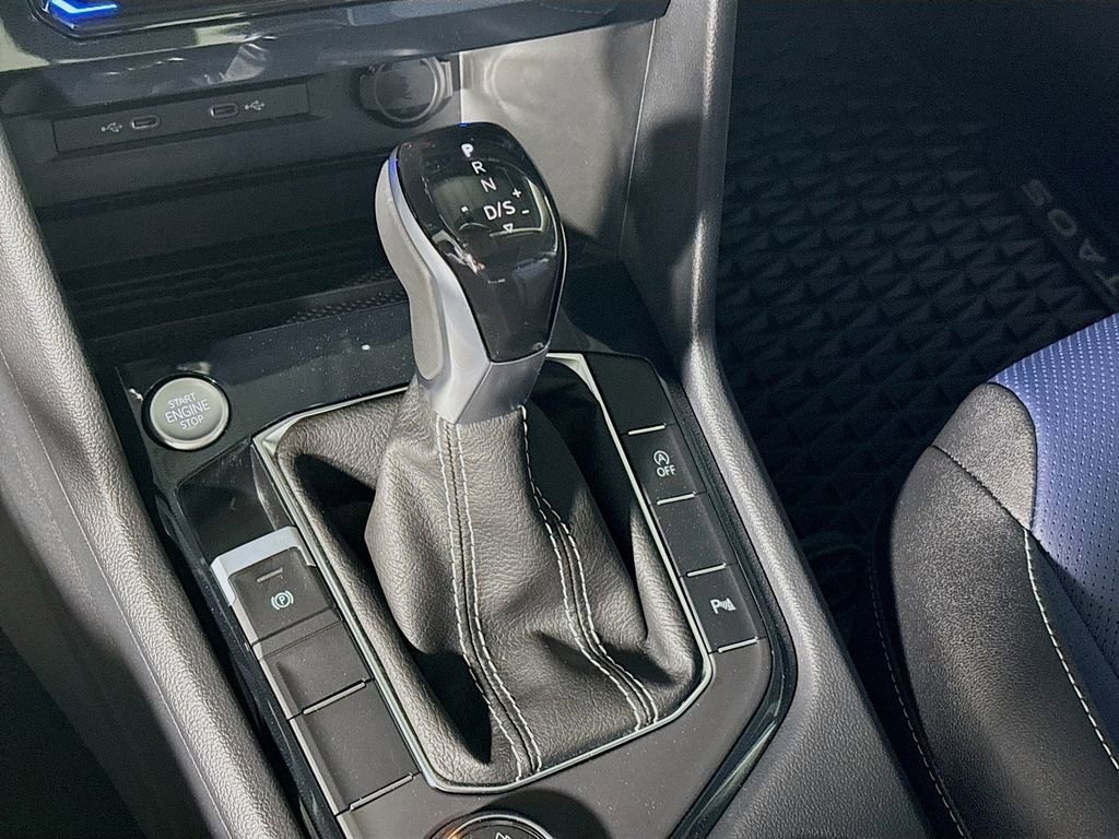 New 2025 Volkswagen Taos SEL image 18