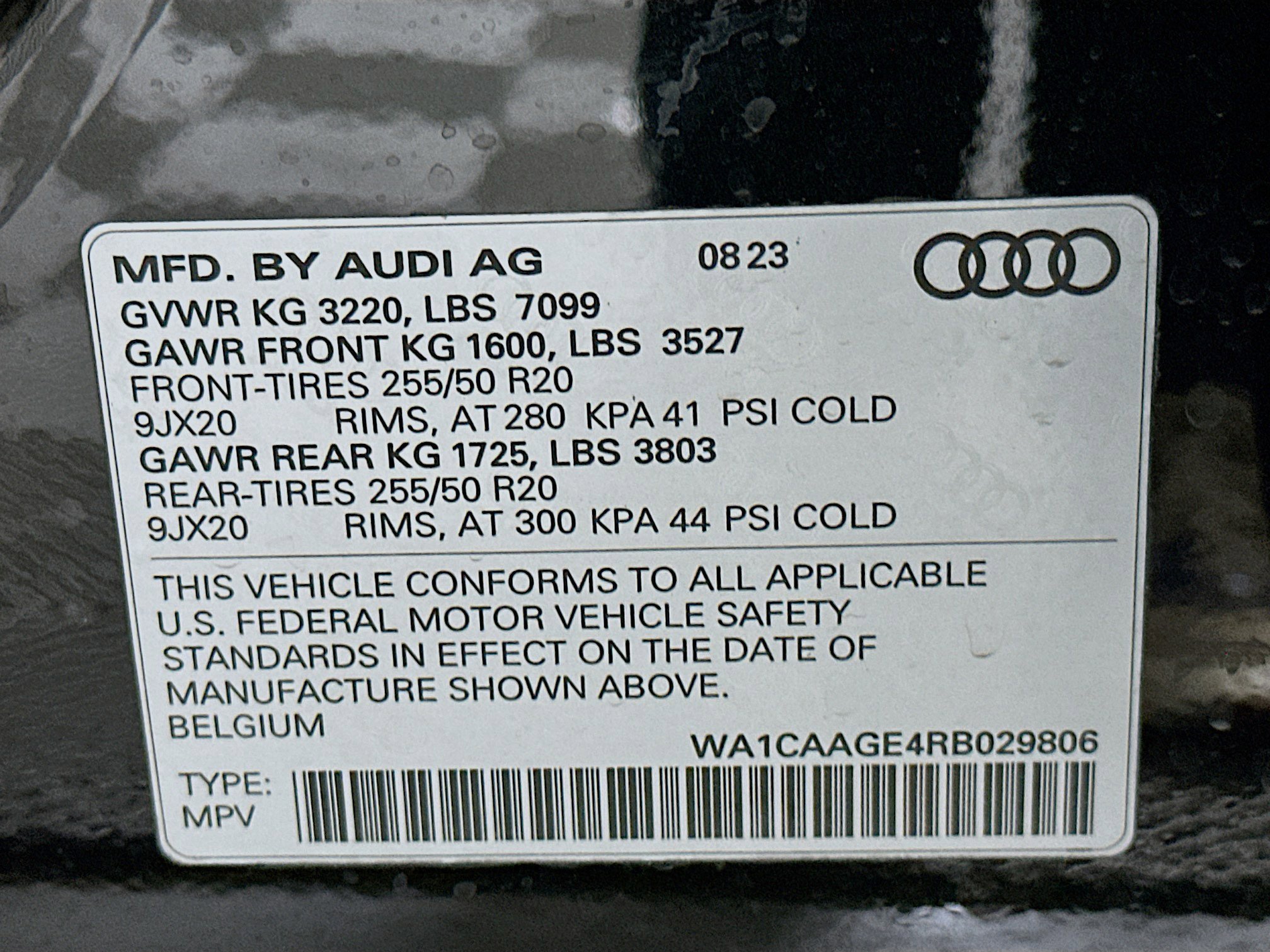 Used 2024 Audi Q8 e-tron Premium Plus w/ Premium Plus Package image 12