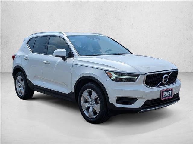 Used 2022 Volvo XC40 T4 Momentum FWD image 3