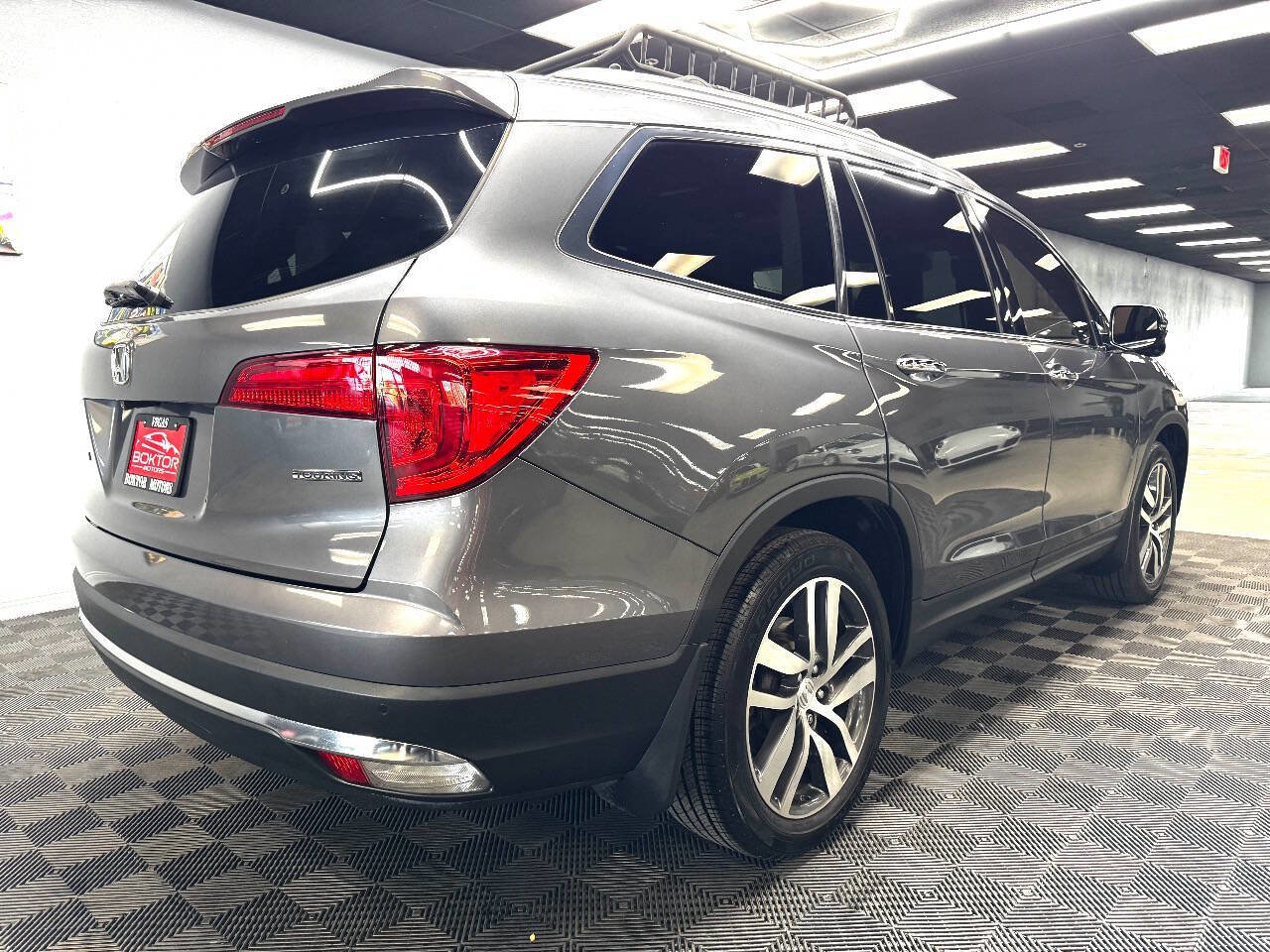 Used 2017 Honda Pilot Touring image 13