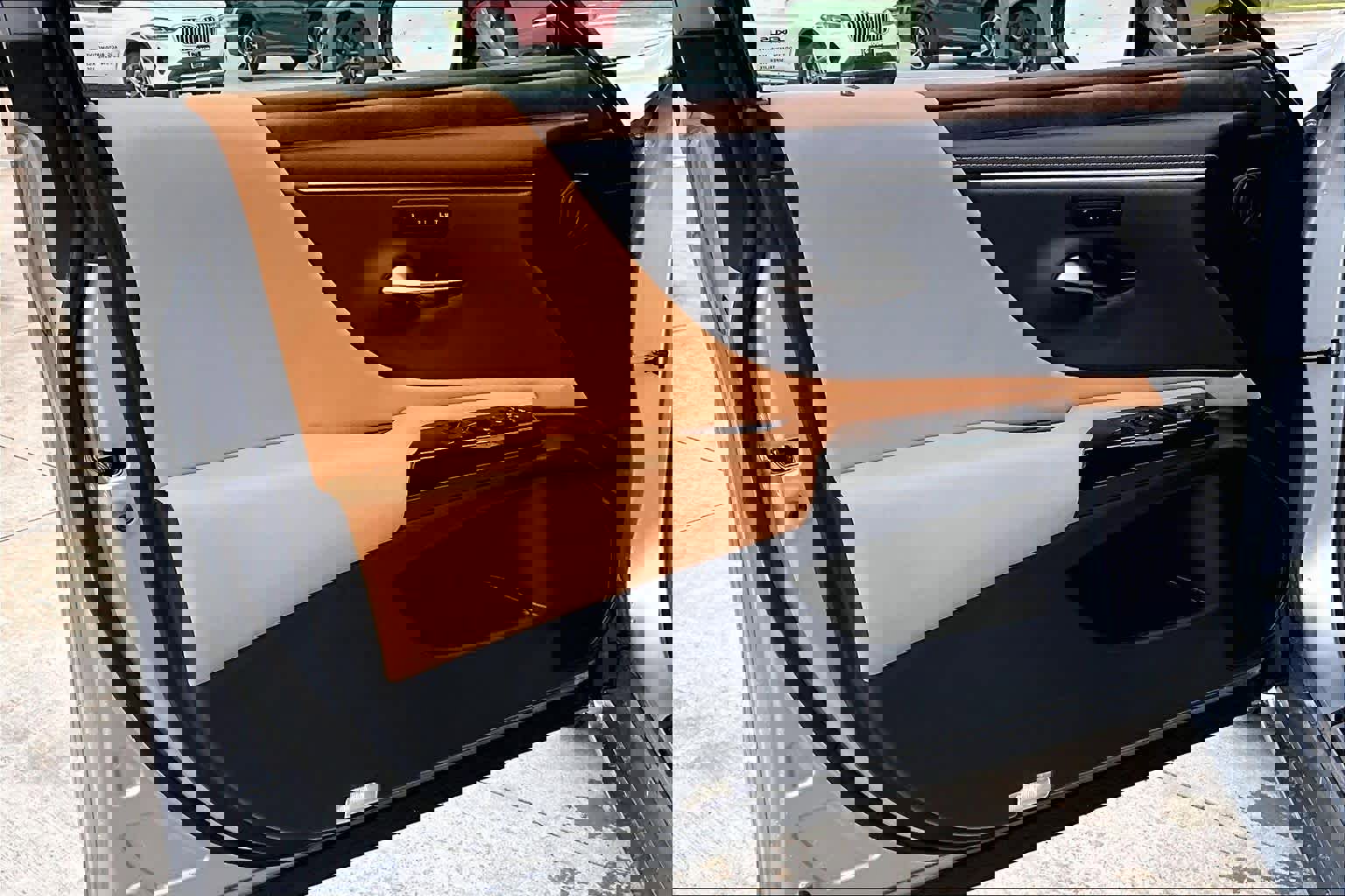 Used 2025 Lexus ES 300h w/ Premium Package image 22