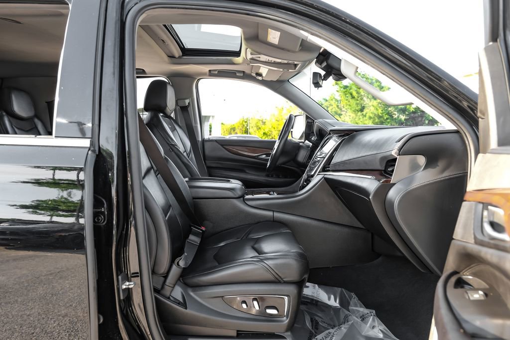 Used 2018 Cadillac Escalade Luxury RWD image 32