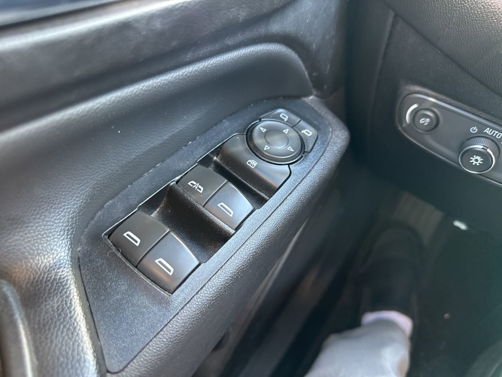Used 2018 Chevrolet Equinox LT AWD/4WD image 29
