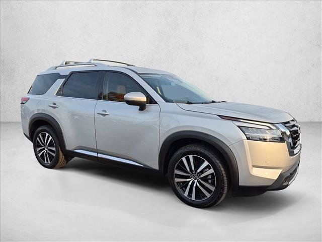 Used 2023 Nissan Pathfinder Platinum w/ Cargo Package AWD/4WD image 3