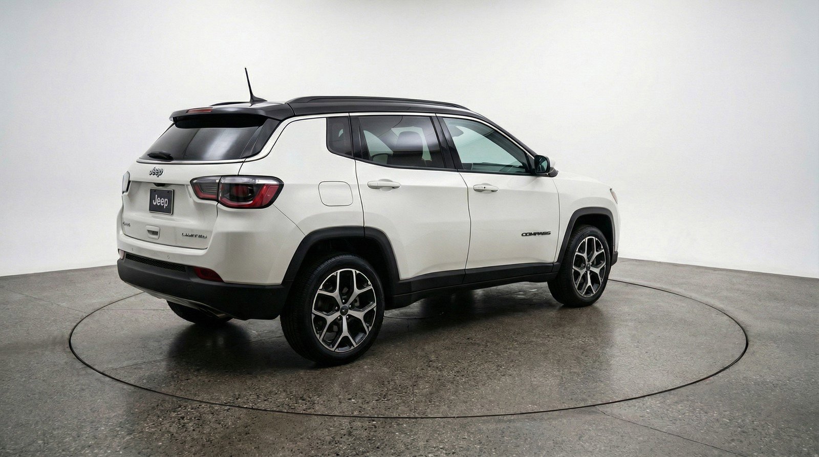 Used 2025 Jeep Compass Limited image 9