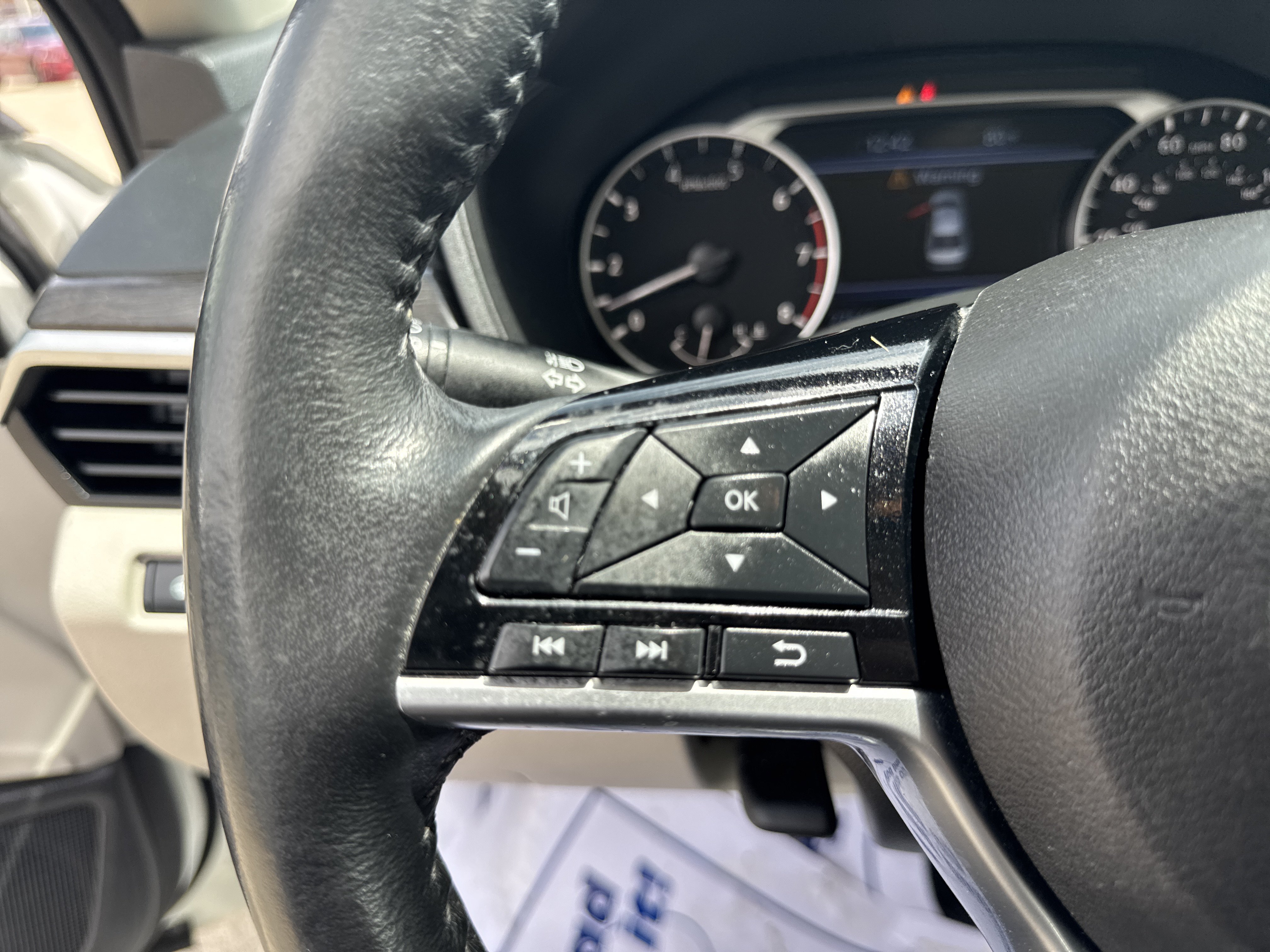 Used 2023 Nissan Altima 2.5 SL FWD image 12