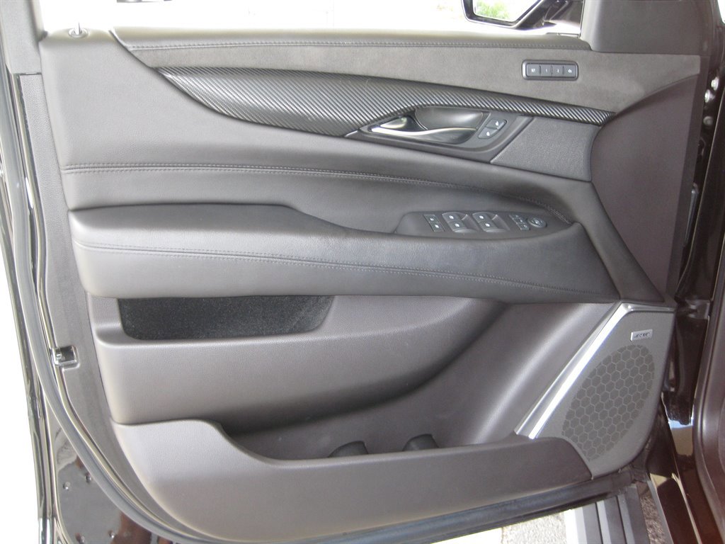 Used 2019 Cadillac Escalade Premium Luxury w/ Escalade Sport Edition image 10