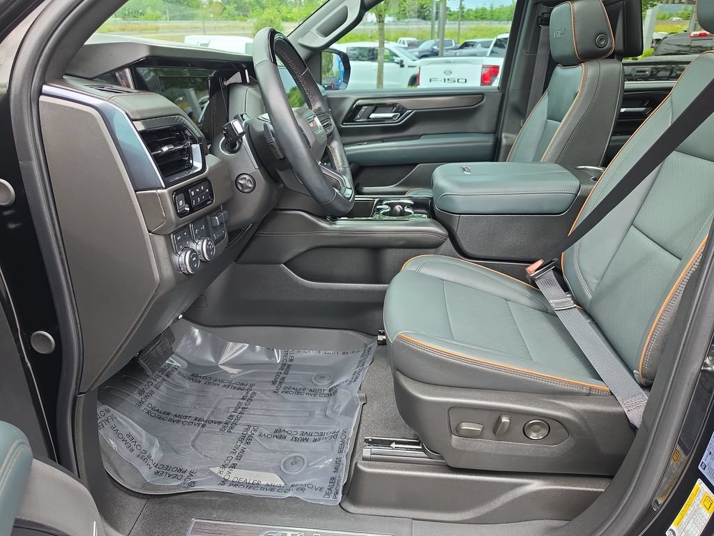 Certified 2025 GMC Yukon AT4 w/ AT4 Premium Plus Package AWD/4WD image 25